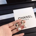 Ladies High-End Pearl Earrings