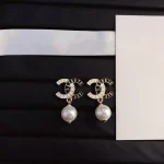 Ladies High-End Pearl Earrings